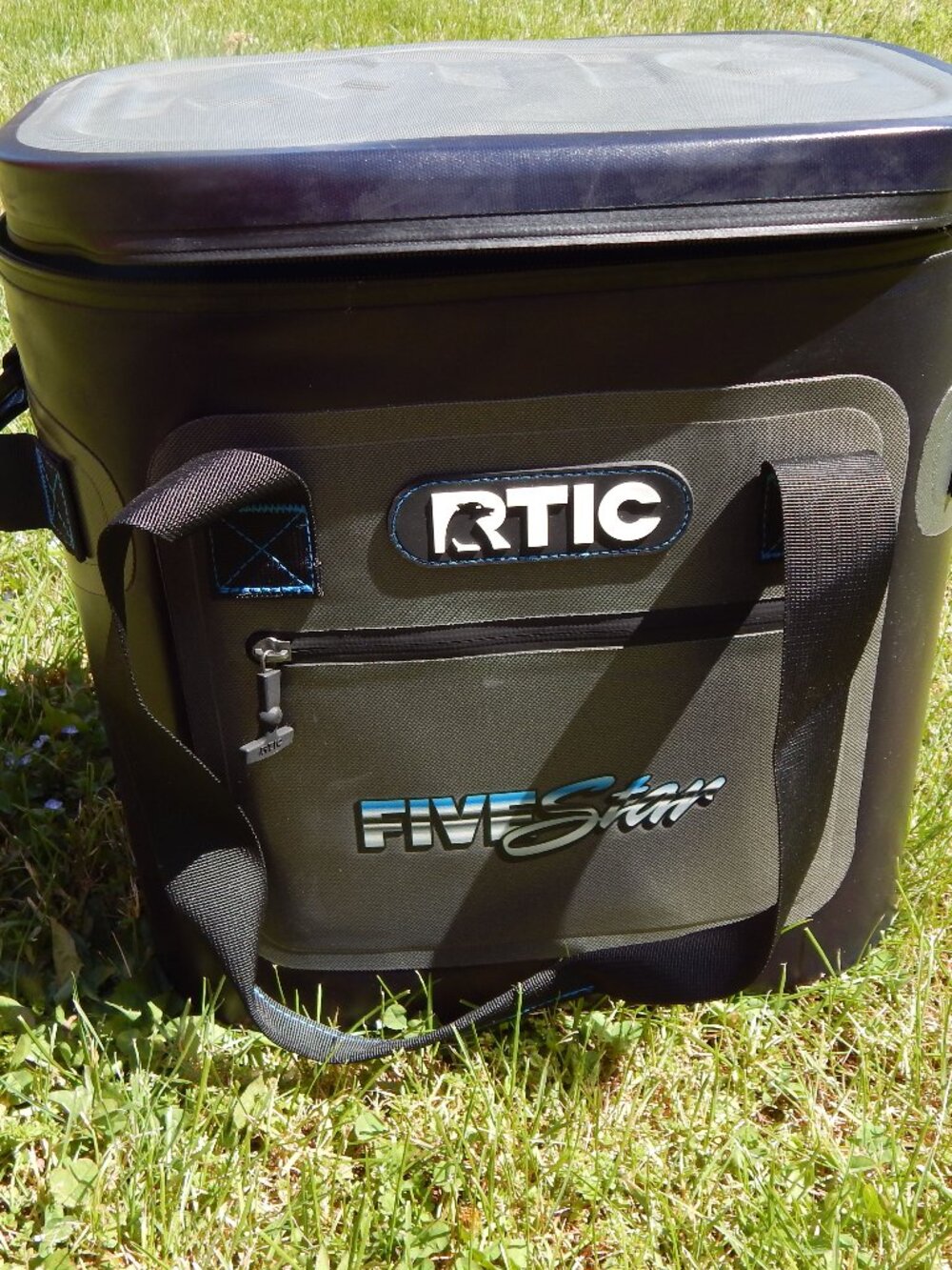 RTIC 20 Can Soft Pack Cooler Leakproof Ultra Insulated Bag *** NEW NEVER USED